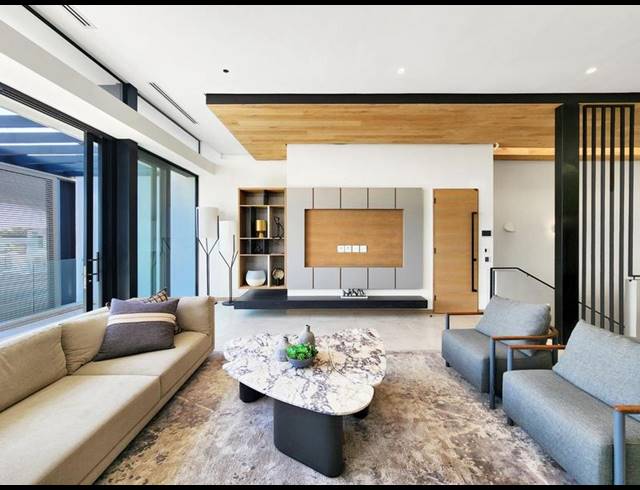 3 BEDROOM APARTMENT FOR SALE IN BANTRY BAY